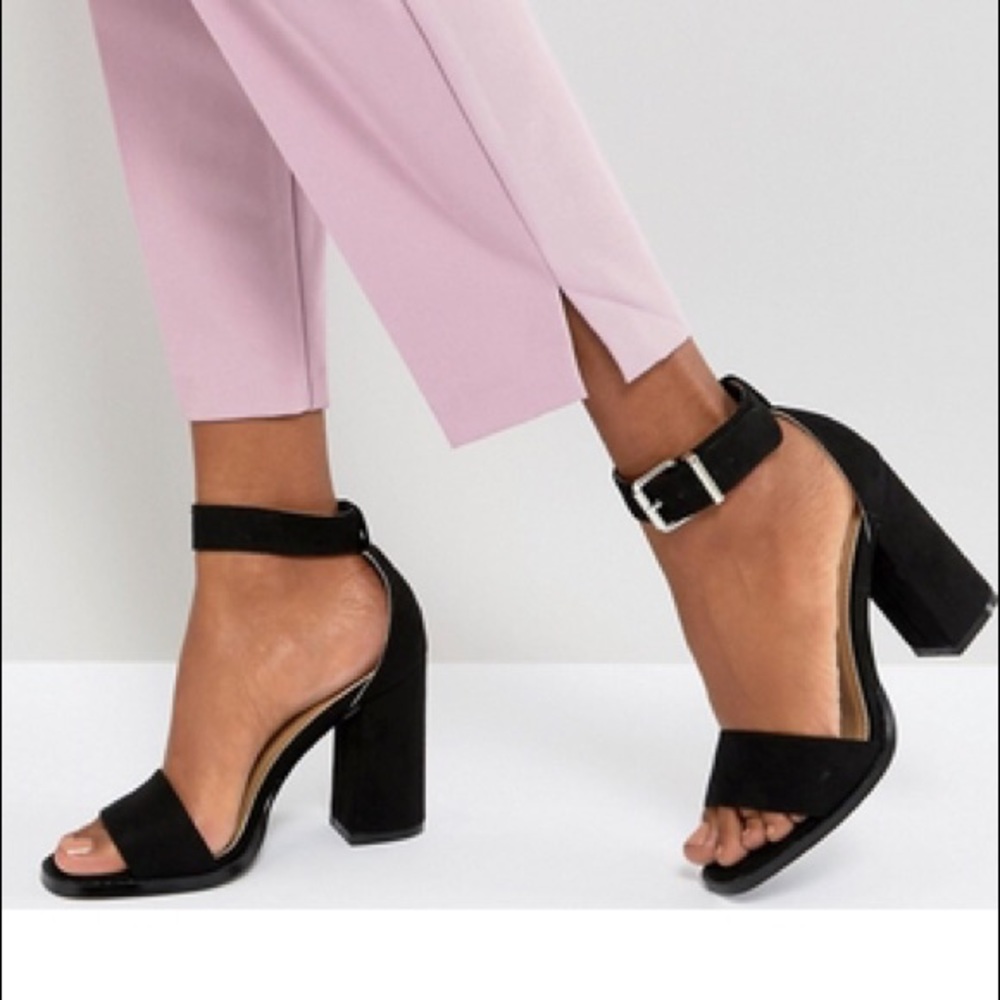 FOREVER 21 BLACK BLOCK HEEL SANDALS SIZE 8